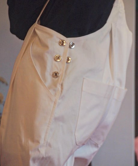 "RUMBLE RED" Center Pleats Over All