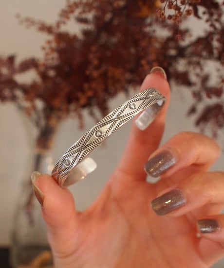 "NAVAJO" Stamp Work Silver Bangle