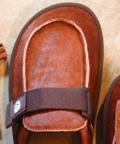 "SHAKA"MOC MULE TASSEL COWHAIR