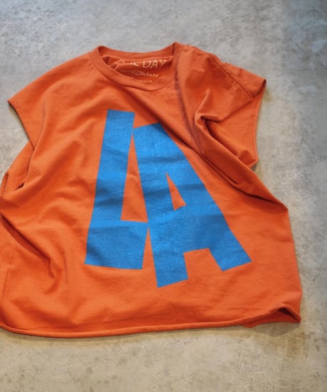 "THE DAY ON THE BEACH" No Sleeve Tee(Cut Off)