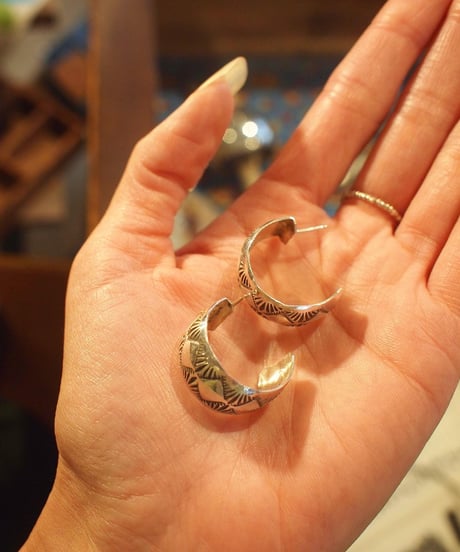 "NAVAJO JEWELRY" Stampwork Hoop Pierce