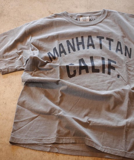 "THE DAY ON THE BEACH"Short Sleeve Tee(Manhattan)