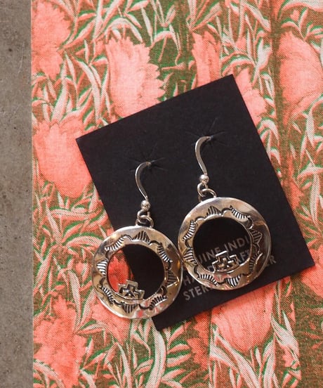 "NAVAJO" Stumpwork Silver Pirce