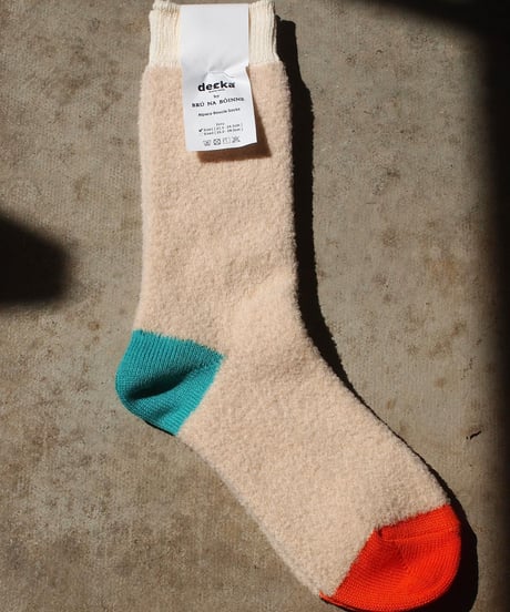 "decka"×"BRU NA BOINNE" Alpaca Boucle Socks