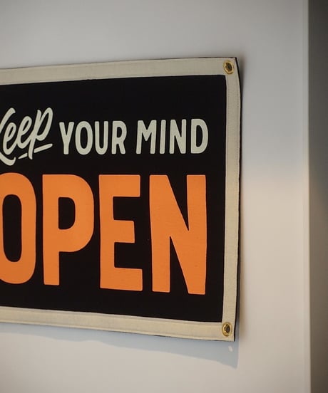 "OXFORD PENNANT"Keep Your Mind Open Holy Smokes x Oxford Pennant Camp Flag