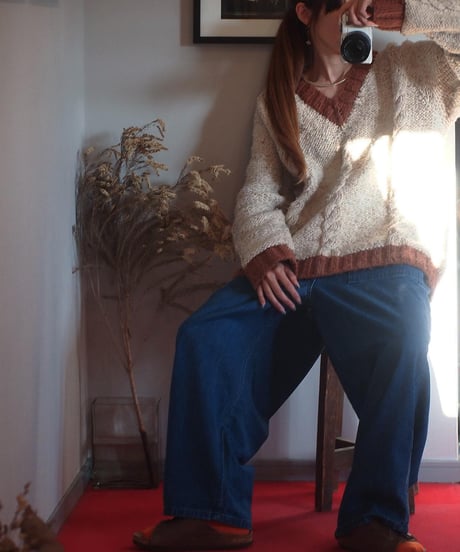 "80's Vintage" V-neck Hand Knit