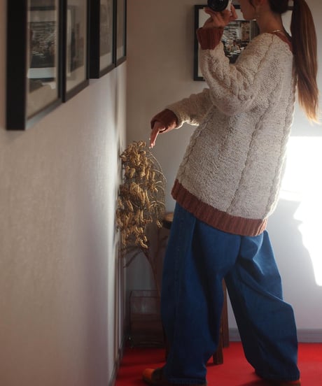 "80's Vintage" V-neck Hand Knit