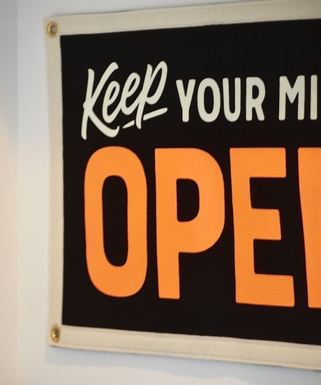 "OXFORD PENNANT"Keep Your Mind Open Holy Smokes x Oxford Pennant Camp Flag