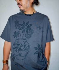 "Nasngwam"VASE TEE