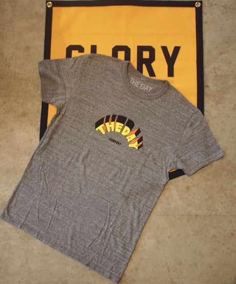 "THE DAY ON THE BEACH" Short Sleeve Tee(THE DAY)