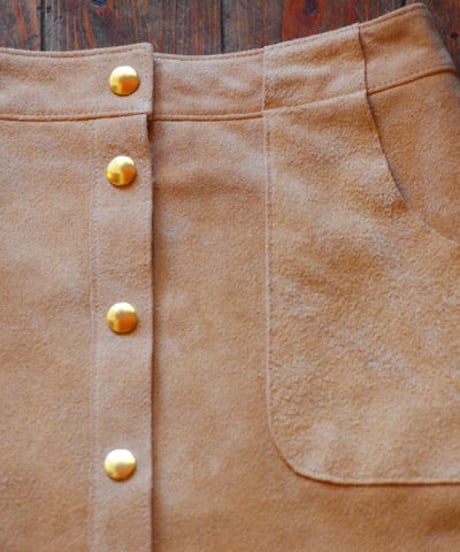 "RUMBLE RED" Suede Button Down Skirt(Beige)