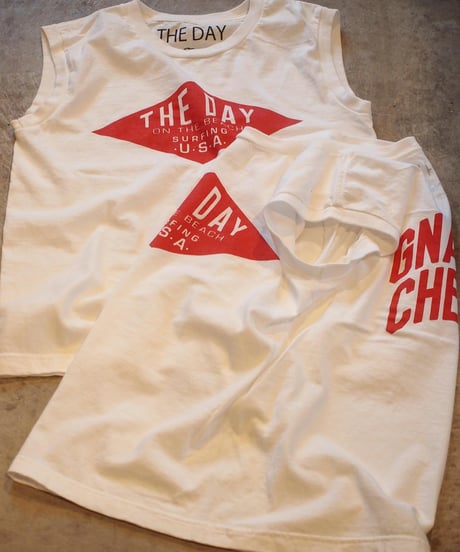 "THE DAY ON THE BEACH"No Sleeve Tee