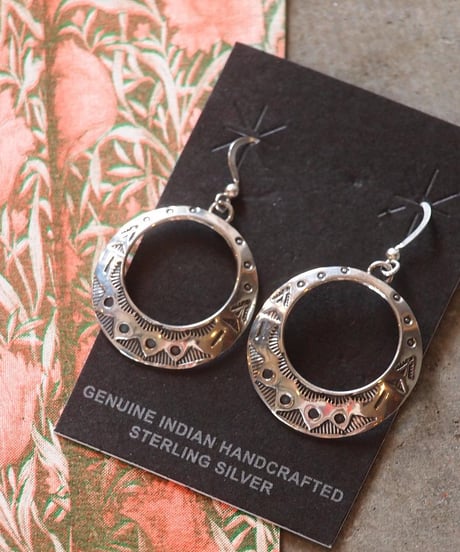 "NAVAJO" Stumpwork Silver Pirce