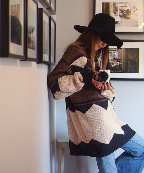 "MODEM DESIGN" Low Gage Role Neck Cotton Knit