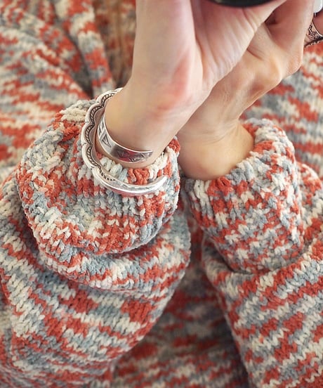 "Nasngwam" DECEIVE KNIT