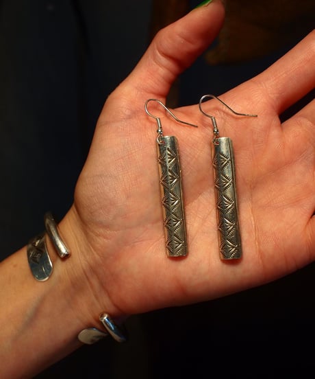 "NAVAJO" Stamp Work Silver Pierce