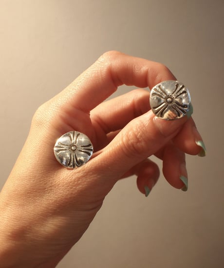 "NAVAJO"Stamp Work Silver Pierce