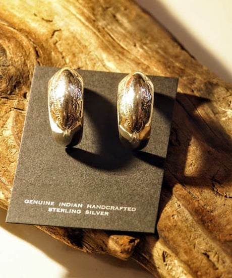 "NAVAJO" Stamp Work Silver Hoop Earring