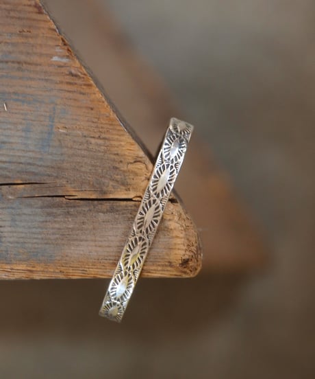 "NAVAJO"Stamp Work Silver Bangle