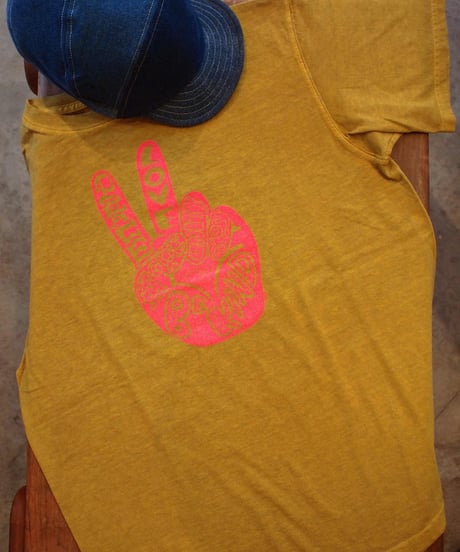 "GOOD ON" S/S Peace Tee