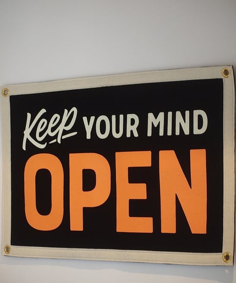 "OXFORD PENNANT"Keep Your Mind Open Holy Smokes x Oxford Pennant Camp Flag
