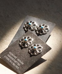 "NAVAJO"Turquoise Silver Flower Motif Pierce