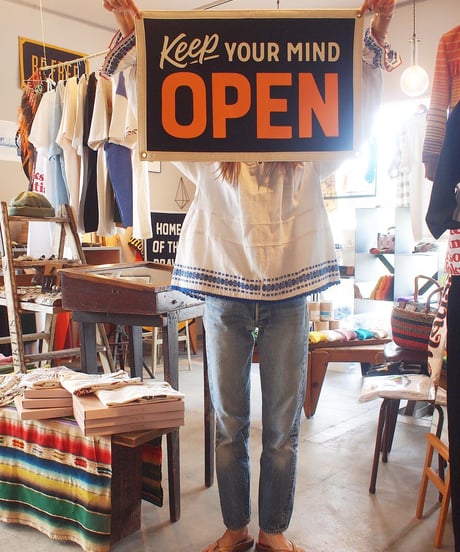 "OXFORD PENNANT"Keep Your Mind Open Holy Smokes x Oxford Pennant Camp Flag