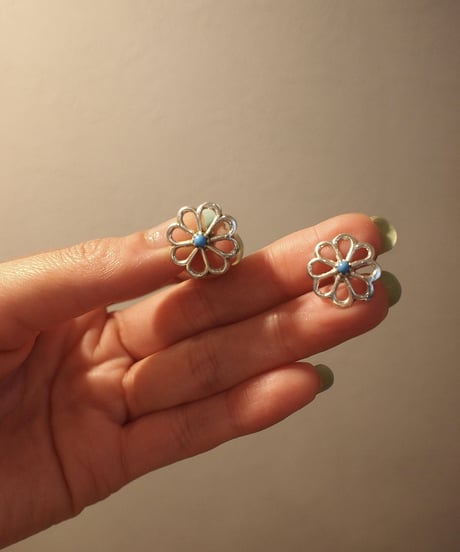 "NAVAJO"Turquoise Silver Flower Motif Pierce