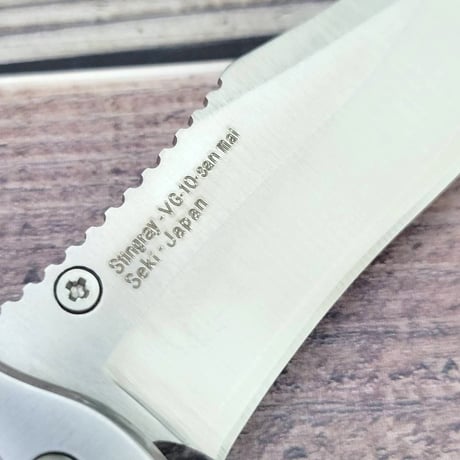 SOG ソグ スティングレイ パール フォルディング ナイフ 日本製