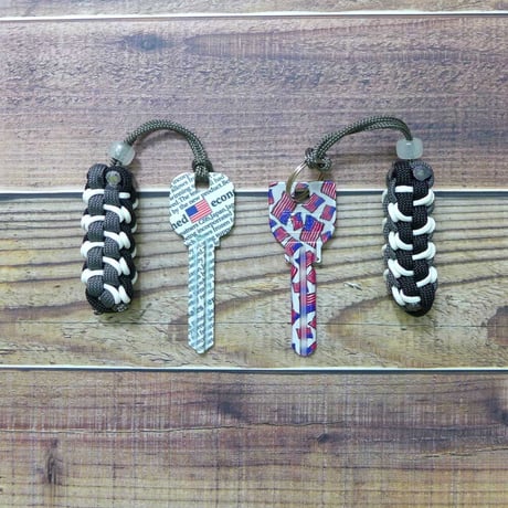 EDC GITD カルピ ブラック グレイ 2本入り パラコード マルチ ランヤード 日本製