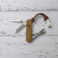 ビクトリノックス クラシック SD ウッド パラコード ランヤード 付き