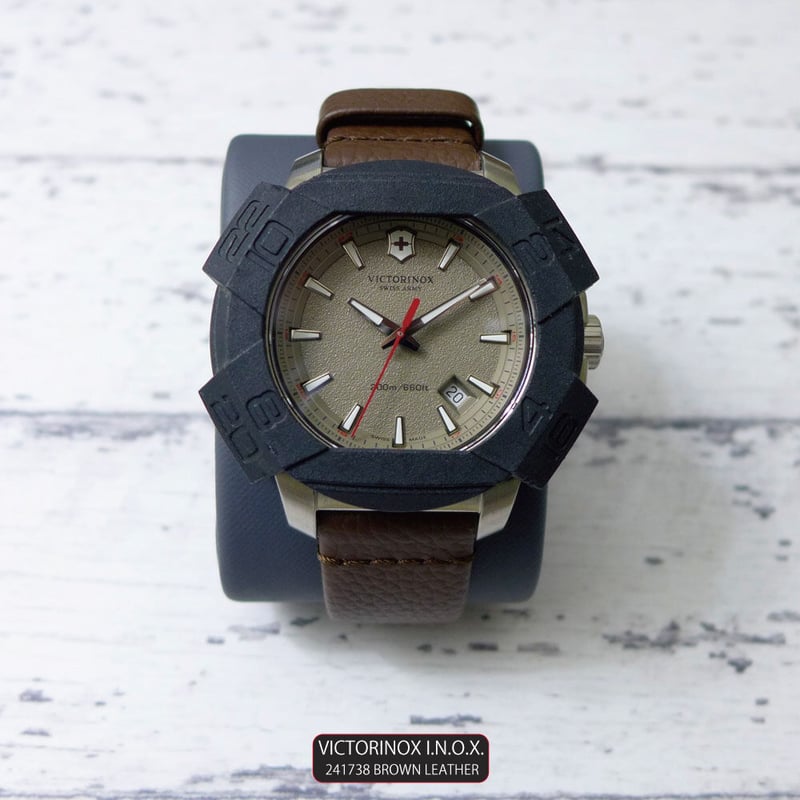 Victorinox 腕時計 ブラウンレザー