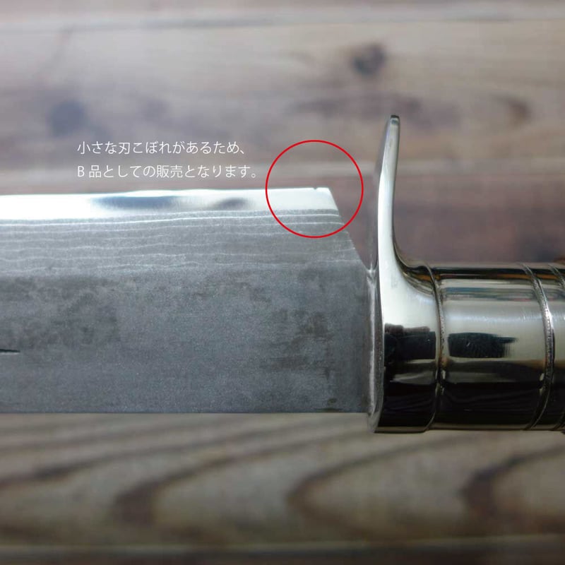 湾曲刃の刀と革製鞘グルカ兵ナイフ 湾曲刃の刀と革製鞘グルカ兵ナイフ