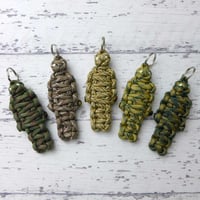 EDC パラ ミイラ 第3弾 カモフラージュ 全5種類 パラコード マスコット フィギュア アクセサリー 日本製 スチールリング 2個付き