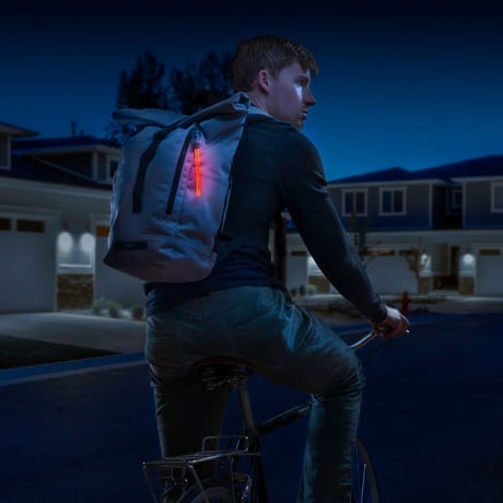 ナイトアイズ レディアント リチャージャブル LED グロースティック マルチカラー パラコード マーカー付き