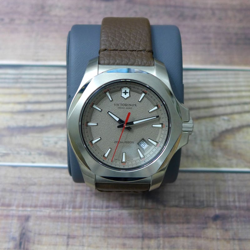 ⭐︎クロース⭐︎ VICTORINOX 時計 グレー ステンレススチール レザー 241738