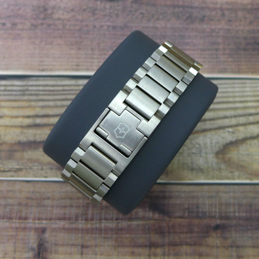 NNページ ビクトリノックス INOX STEEL 腕時計 カーキー文字盤 241725-1