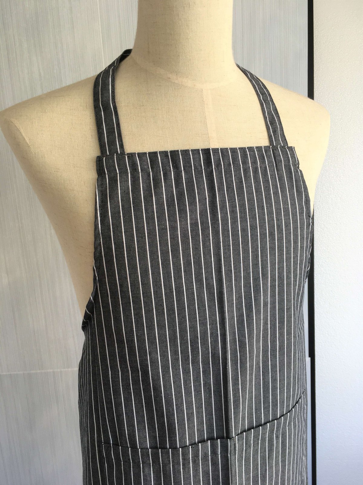 グレー ストライプ エプロン イタリア製】胸付きシェフエプロン グレーストライプ（ストライプ柄