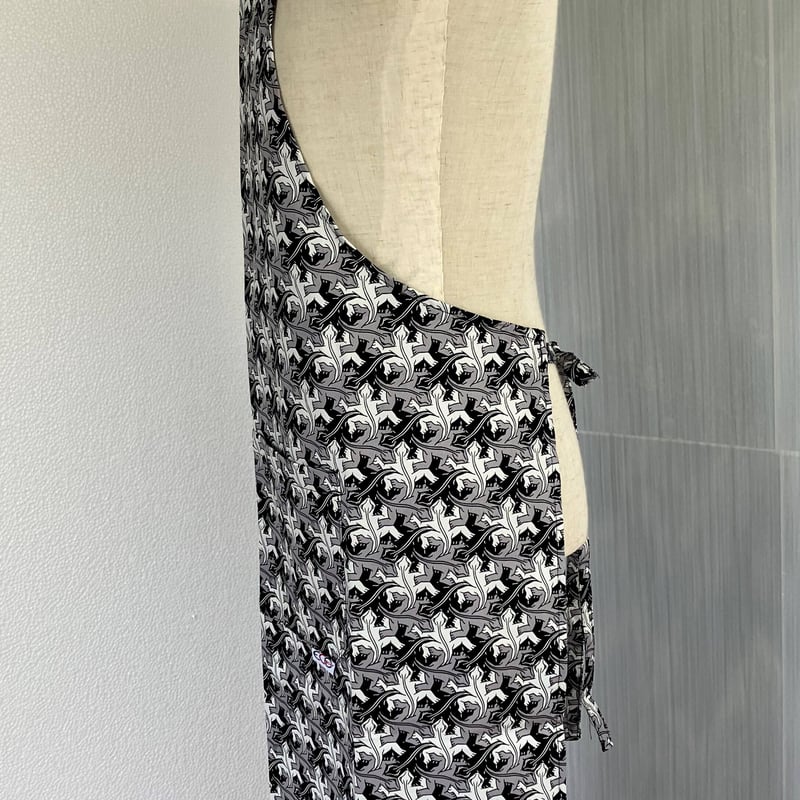 イタリア製】胸付きシェフエプロン トカゲ（爬虫類だまし絵