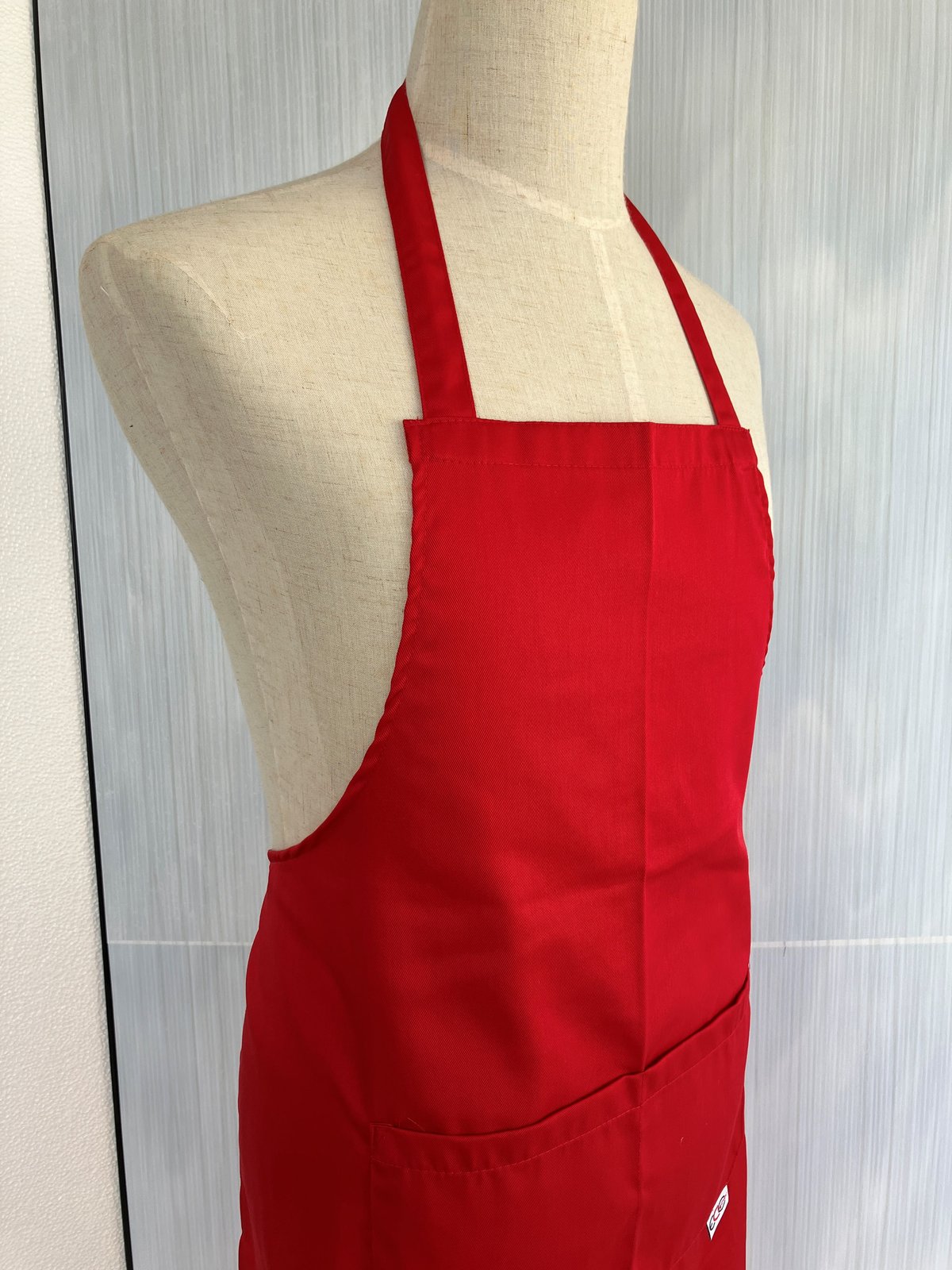 イタリア製】胸付きシェフエプロン レッド エゴシェフ | Qui L