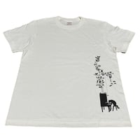 [T-shirt] a cat and piano/ Vanilla White