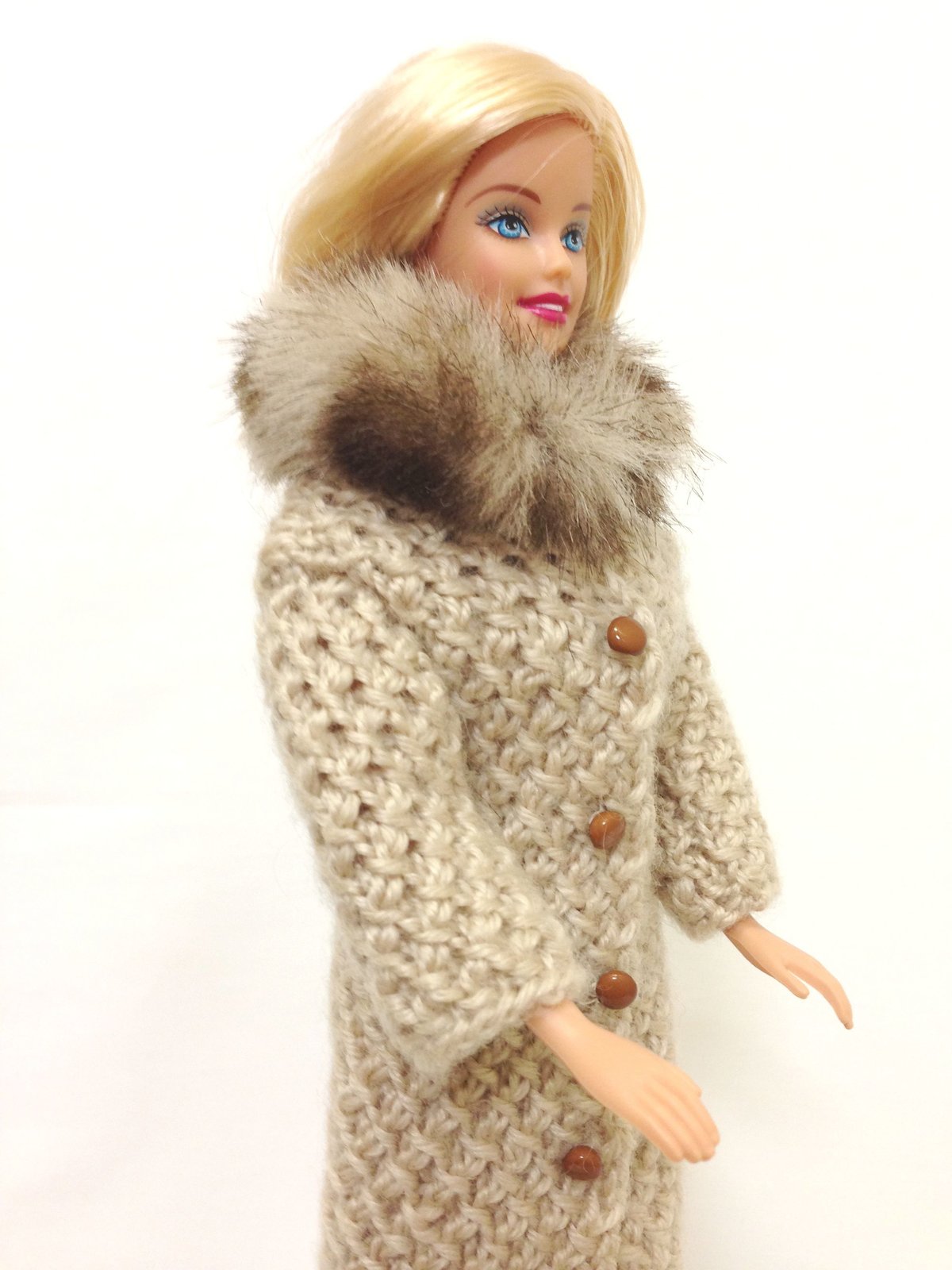 バービー人形用 手編みファーコート（ベージュ） | Miho 