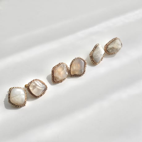 Moon stone dot bezel earrings