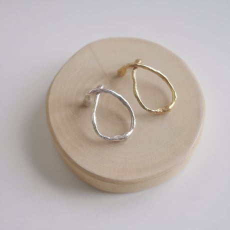 Twist ear cuff