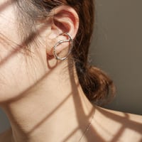 Twist ear cuff