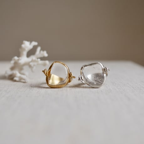 Crystal quartz revolving ring