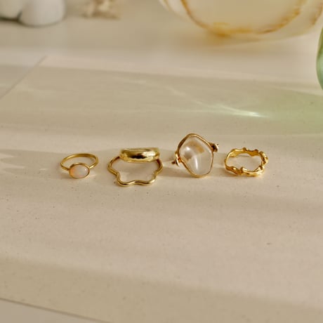 Curves ring