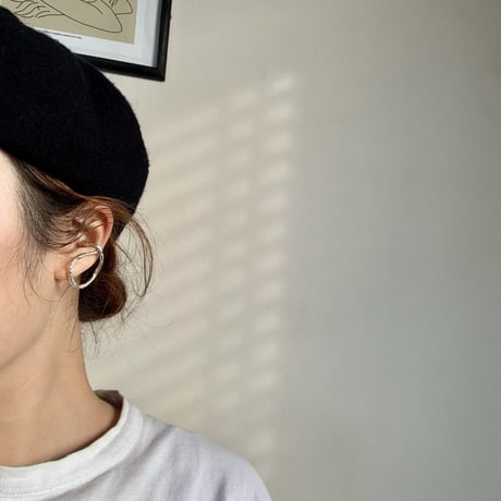 Twist ear cuff