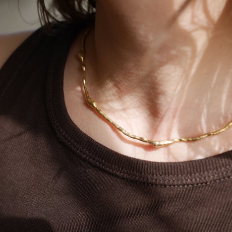 Rough choker