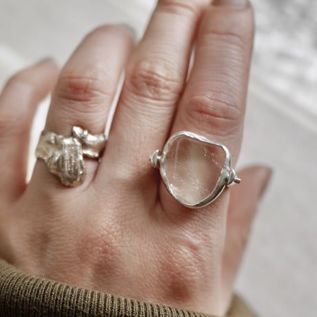 Crystal quartz revolving ring